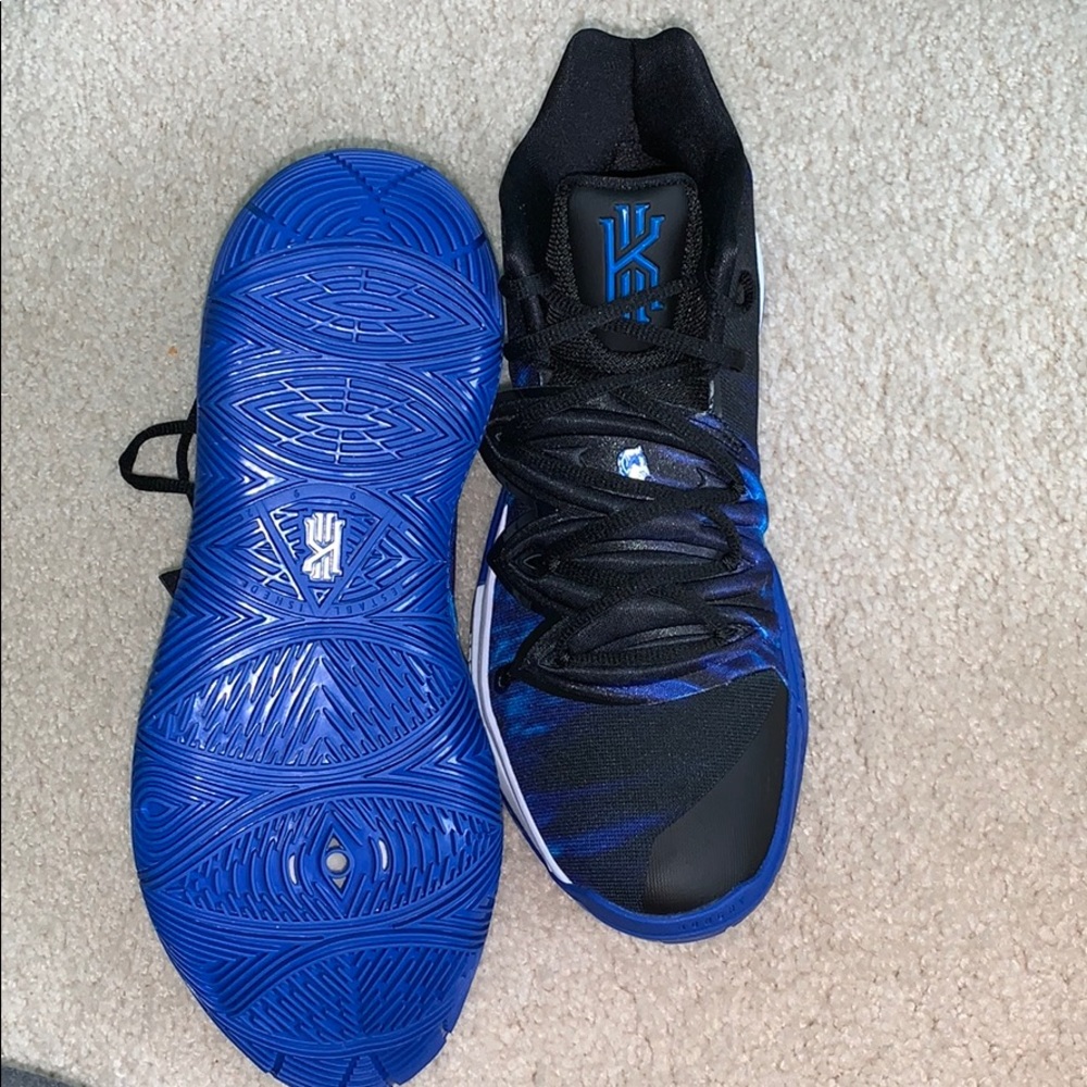 Nike Kyrie 5 Duke - Picture 3 of 4